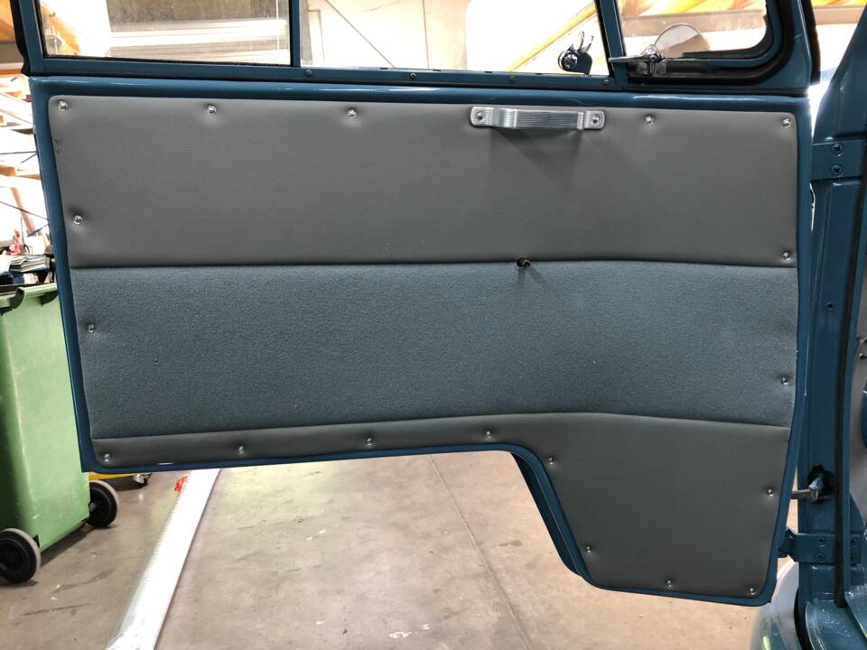 Image 25/28 of Volkswagen T1 Kombi (1966)