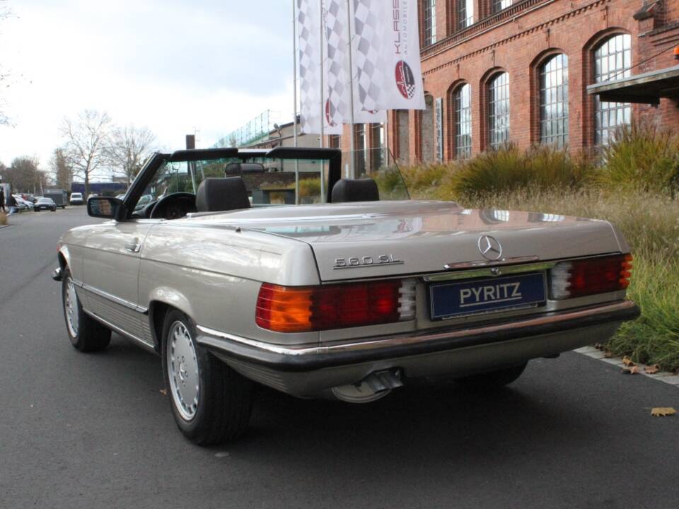 Afbeelding 15/15 van Mercedes-Benz 560 SL (1986)