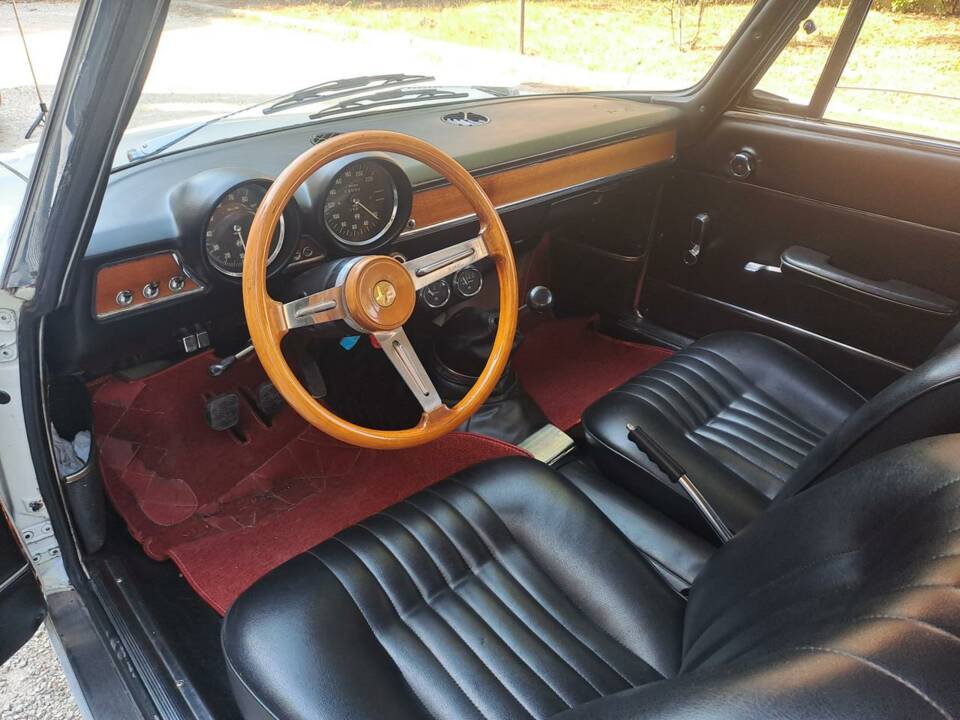 Image 11/39 of Alfa Romeo Giulia GT 1300 Junior (1970)