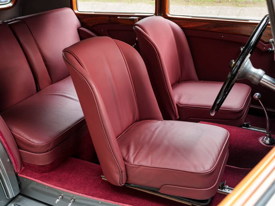 Image 21/25 de Alvis 4.3 Liter Saloon (1937)