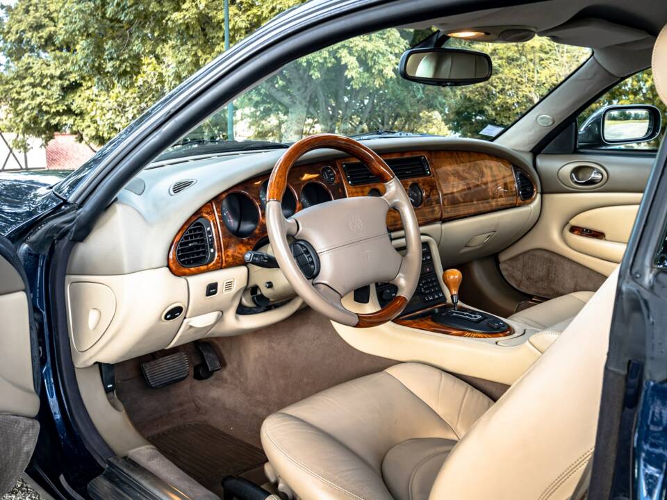 Bild 10/27 von Jaguar XKR (2001)