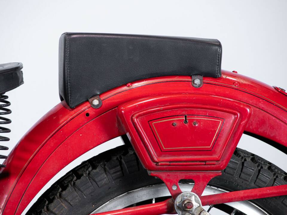 Image 19/50 de Moto Guzzi 250 SS (1950)