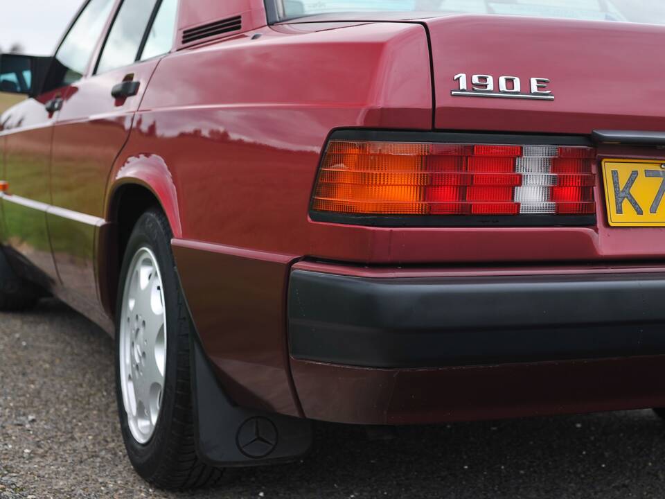 Image 9/31 of Mercedes-Benz 190 E (1993)