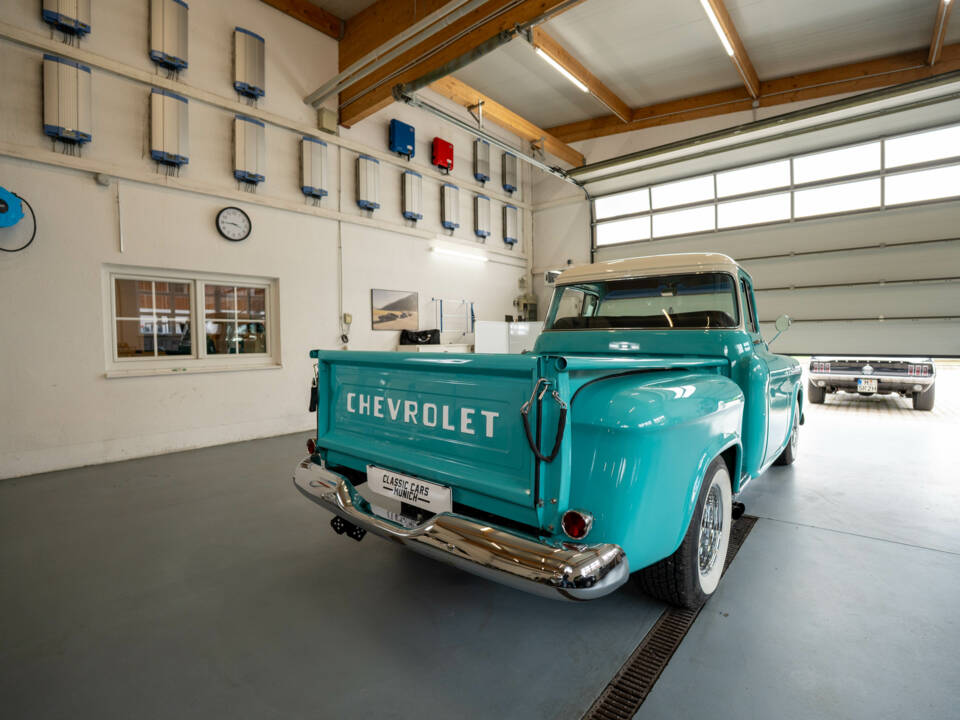 Image 5/38 of Chevrolet Apache Stepside (1958)