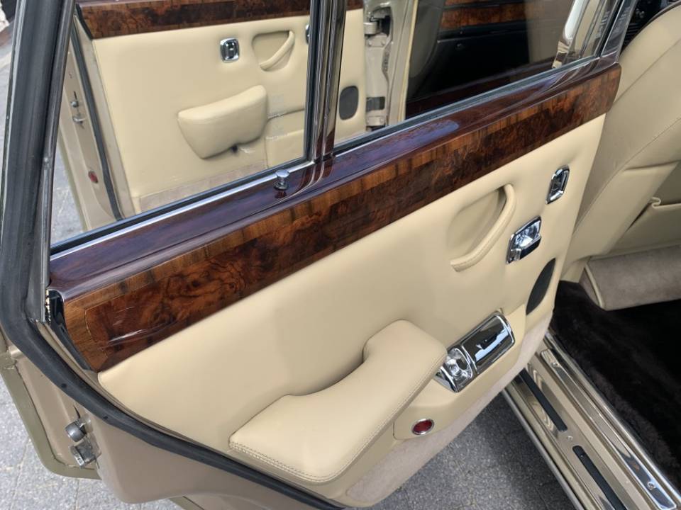 Image 16/23 of Rolls-Royce Silver Shadow II (1978)