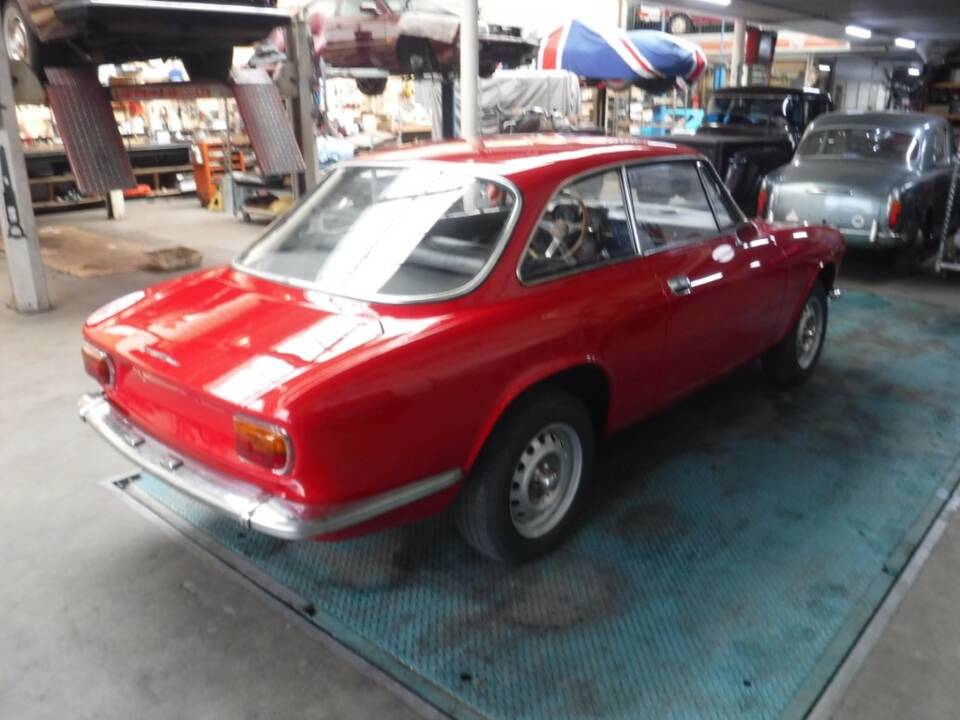 Bild 3/50 von Alfa Romeo Giulia GT 1300 Junior (1972)