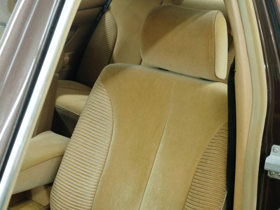 Bild 40/50 von Mercedes-Benz 280 SEL (1983)