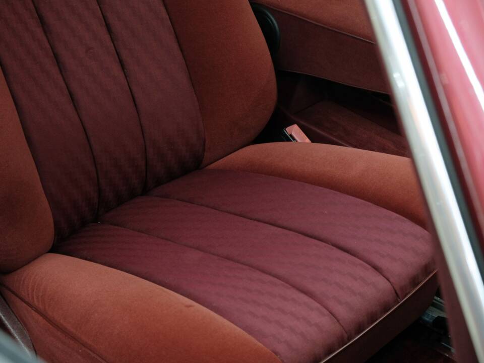 Bild 14/50 von Mercedes-Benz 260 SE (1990)