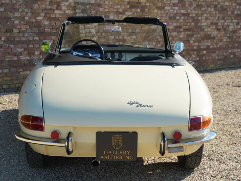 Image 6/50 de Alfa Romeo 1600 Spider Duetto (1967)