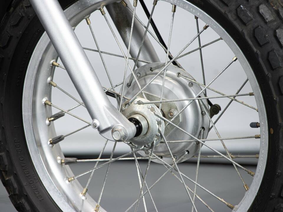 Bild 37/50 von Yamaha DUMMY (1995)