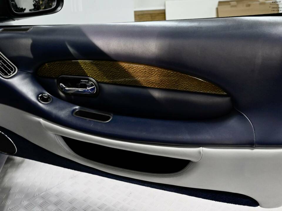 Image 36/50 of Aston Martin DB 7 GT (2004)