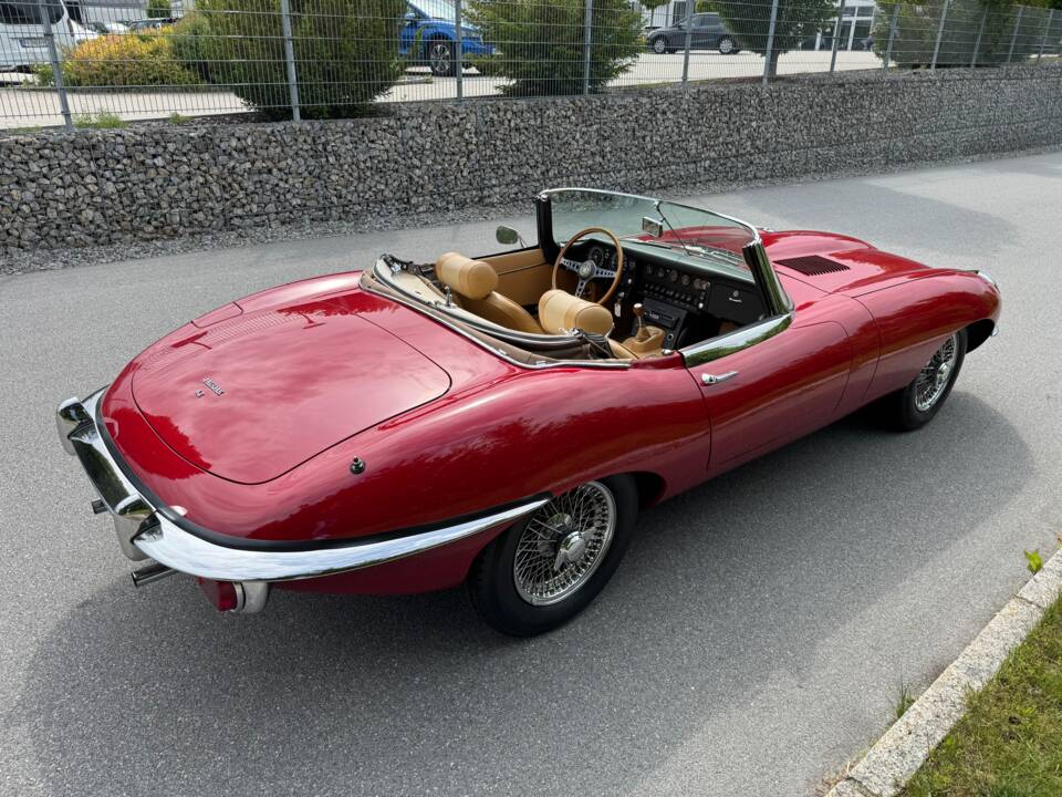 Image 10/35 of Jaguar E-Type (1969)