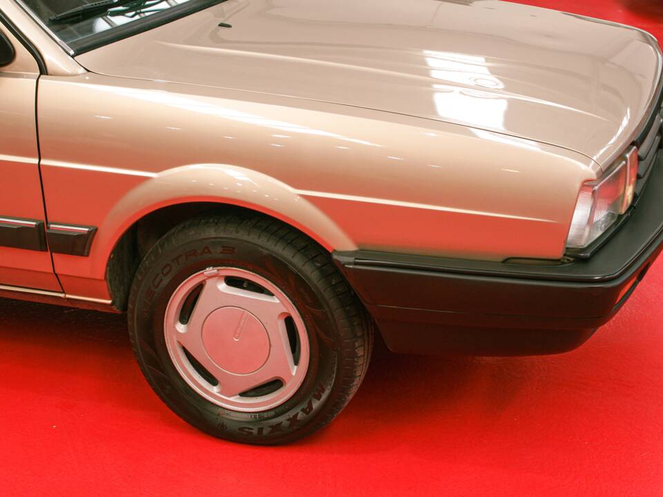 Afbeelding 6/37 van Volkswagen Passat 2.0 (1987)
