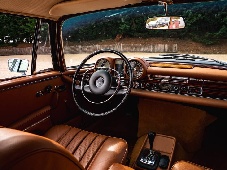 Image 28/37 of Mercedes-Benz 280 SE 3,5 (1970)
