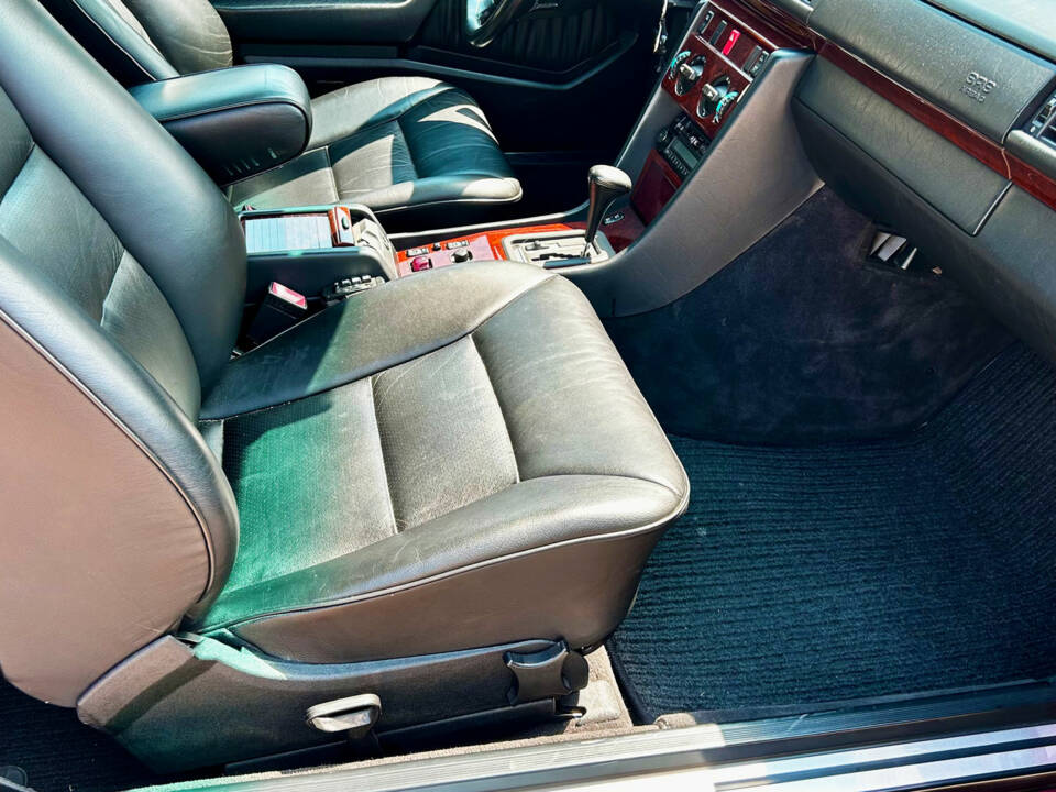 Bild 6/9 von Mercedes-Benz E 220 (1994)
