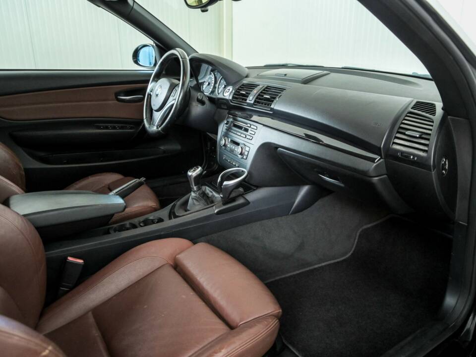 Image 8/19 of BMW 120i (2008)