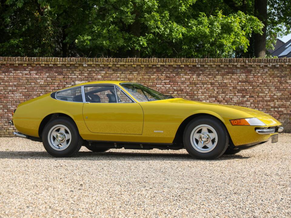 Afbeelding 32/50 van Ferrari 365 GTB/4 Daytona (1971)