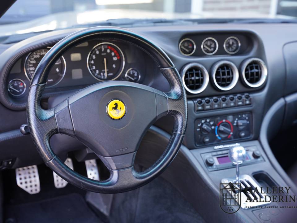 Afbeelding 17/50 van Ferrari 550 Maranello (1998)