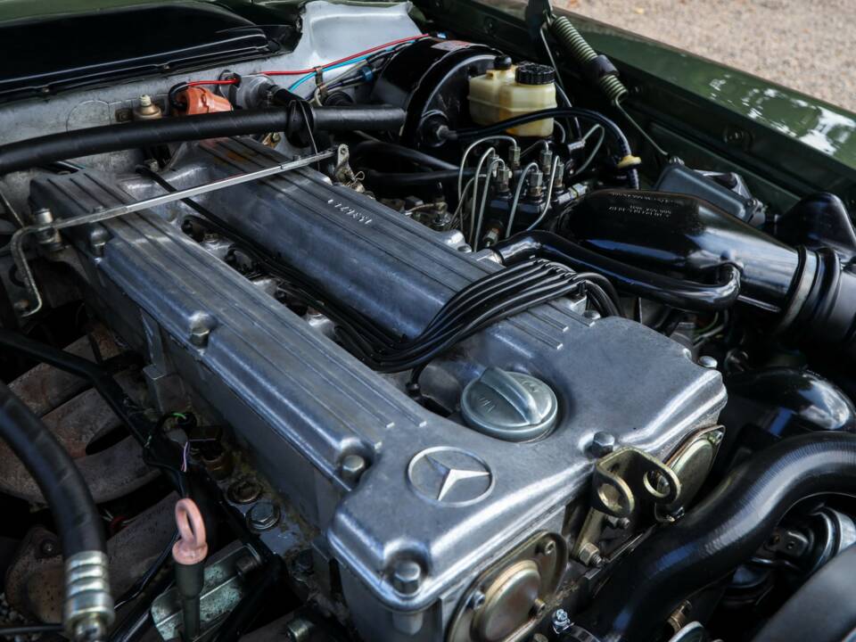 Image 42/50 de Mercedes-Benz 280 SLC (1976)