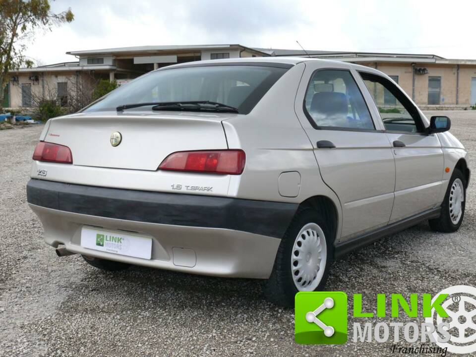 Image 5/10 de Alfa Romeo 146 - 1.6 T Spark (1997)