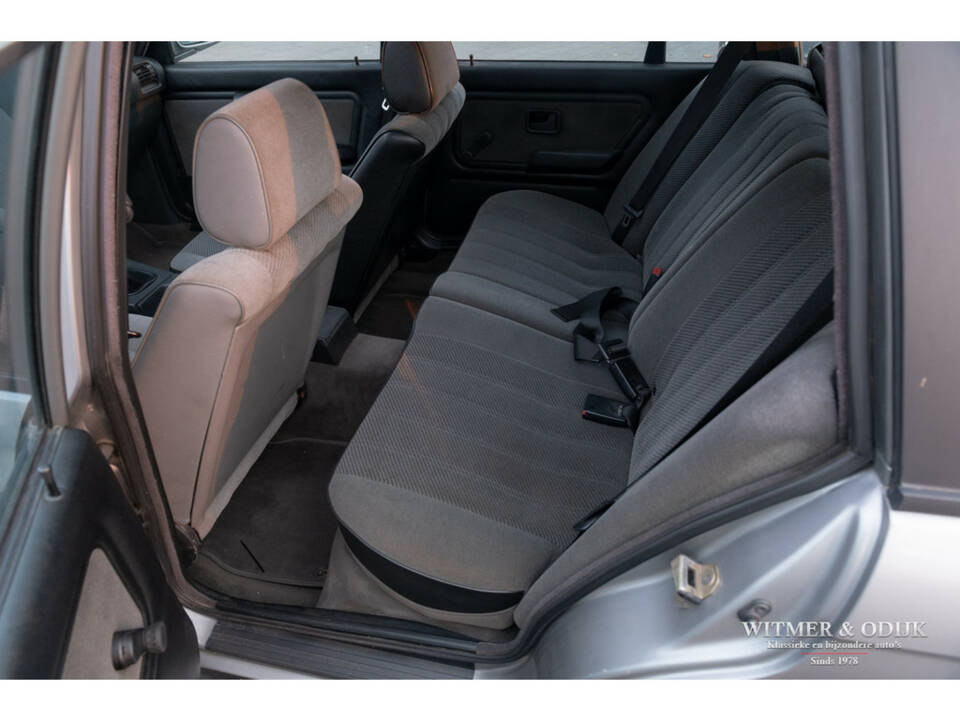 Image 44/50 de BMW 320i Touring (1989)