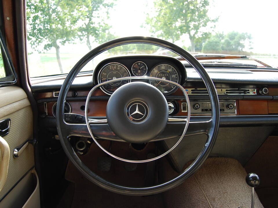 Image 36/58 of Mercedes-Benz 280 SE (1968)