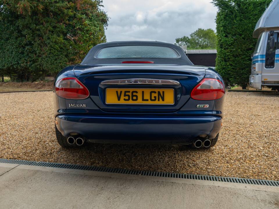 Image 16/50 of Jaguar XKR (2000)