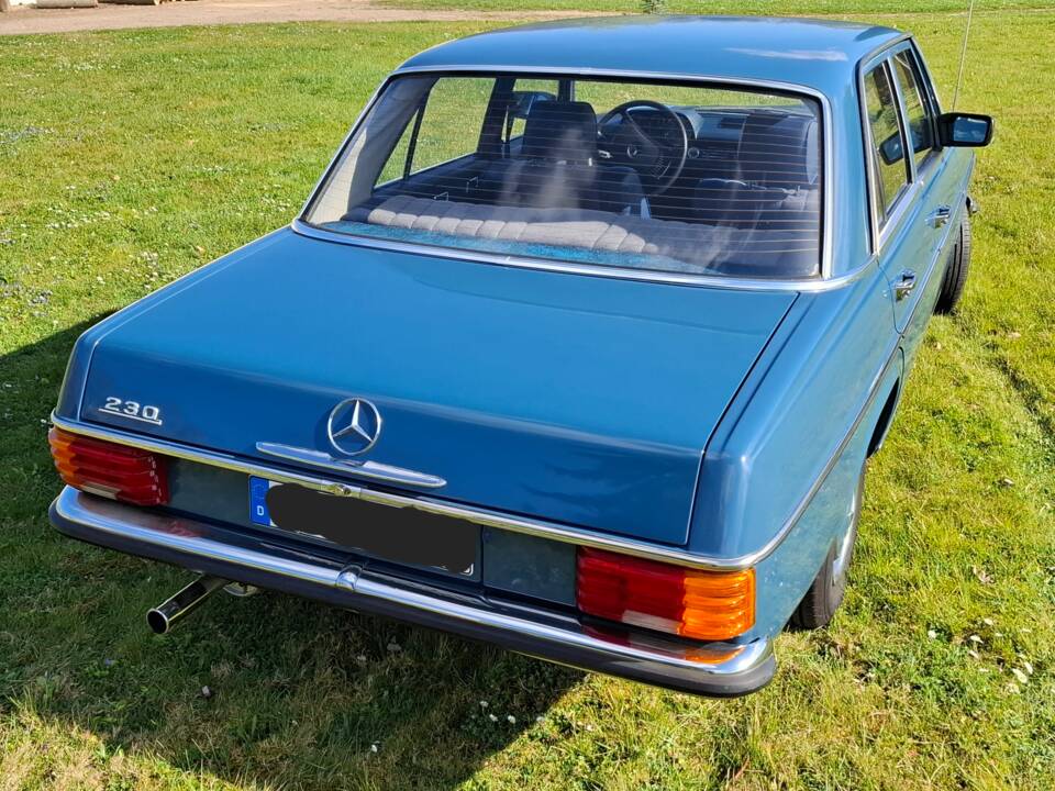 Image 6/13 of Mercedes-Benz 230&#x2F;4 (1974)