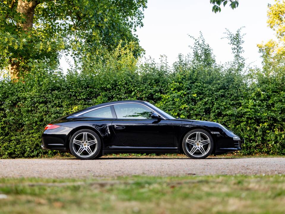 Afbeelding 45/46 van Porsche 911 Targa 4 (2010)