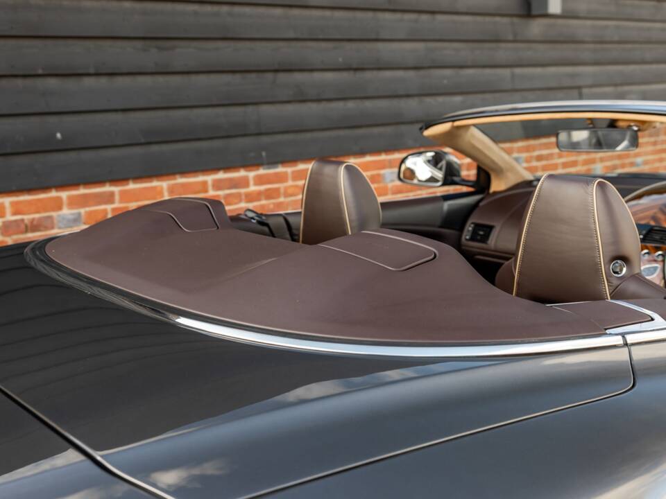 Bild 37/79 von Aston Martin DB 9 GT Volante (2017)