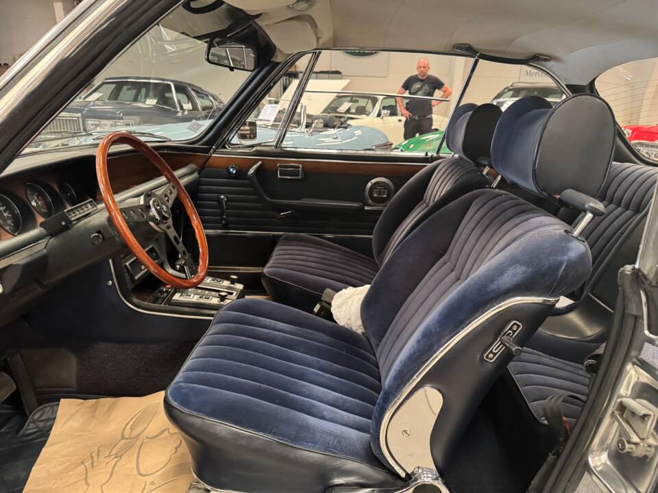 Image 21/35 of BMW 3.0 CS (1974)