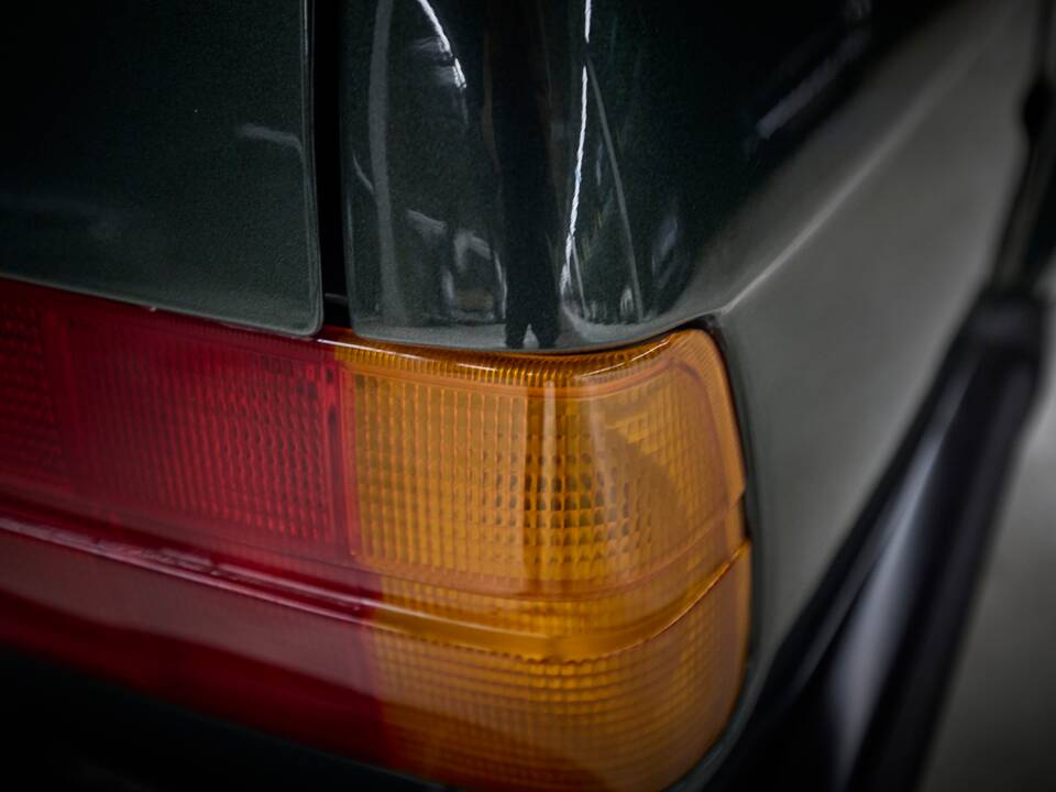 Image 35/90 of BMW 325i (1987)