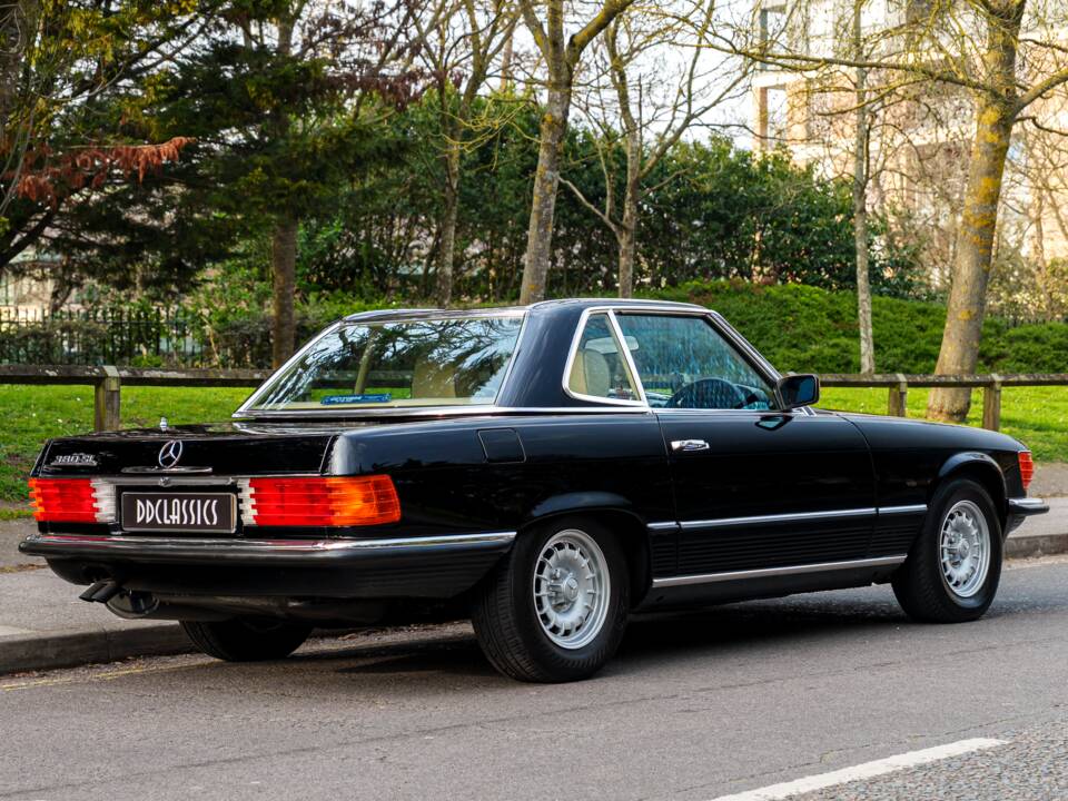 Imagen 3/28 de Mercedes-Benz 380 SL (1985)