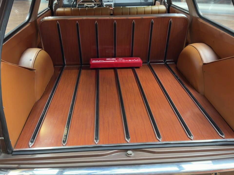 Image 27/40 of Peugeot 404 Break (1965)