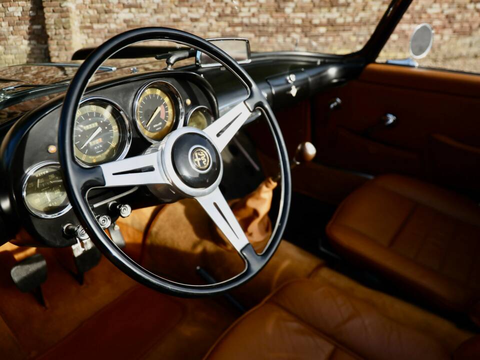 Bild 41/50 von Alfa Romeo 2000 Spider (1961)