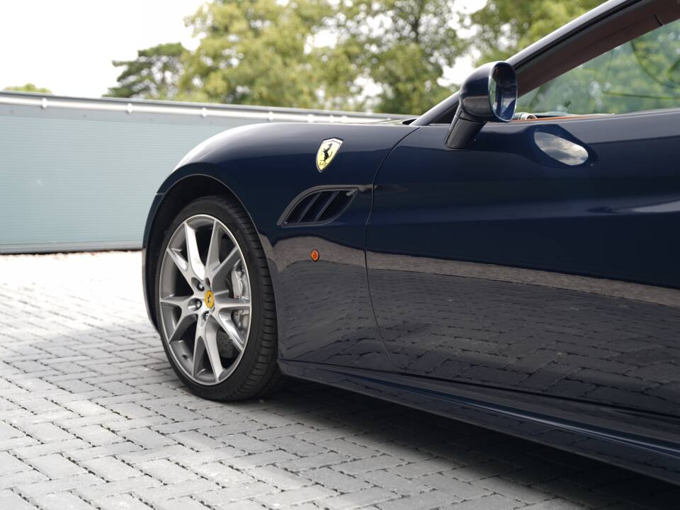 Image 48/50 de Ferrari California (2012)