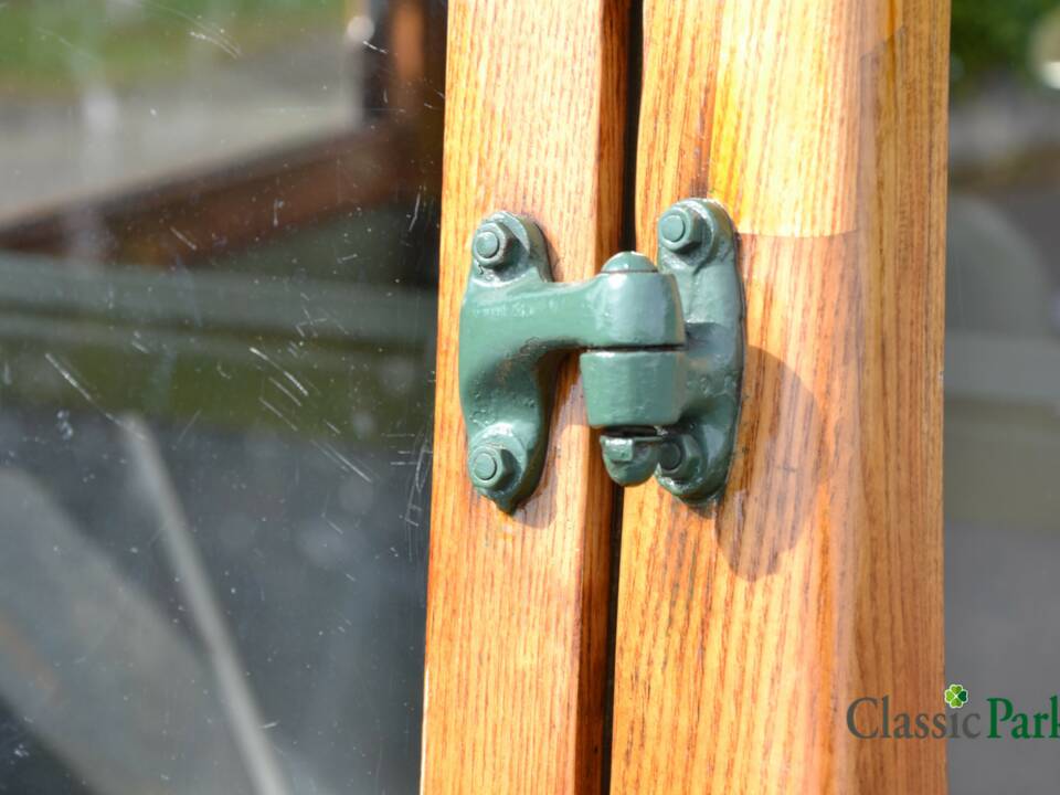 Image 44/50 of Morris Minor 1000 Traveller (1964)