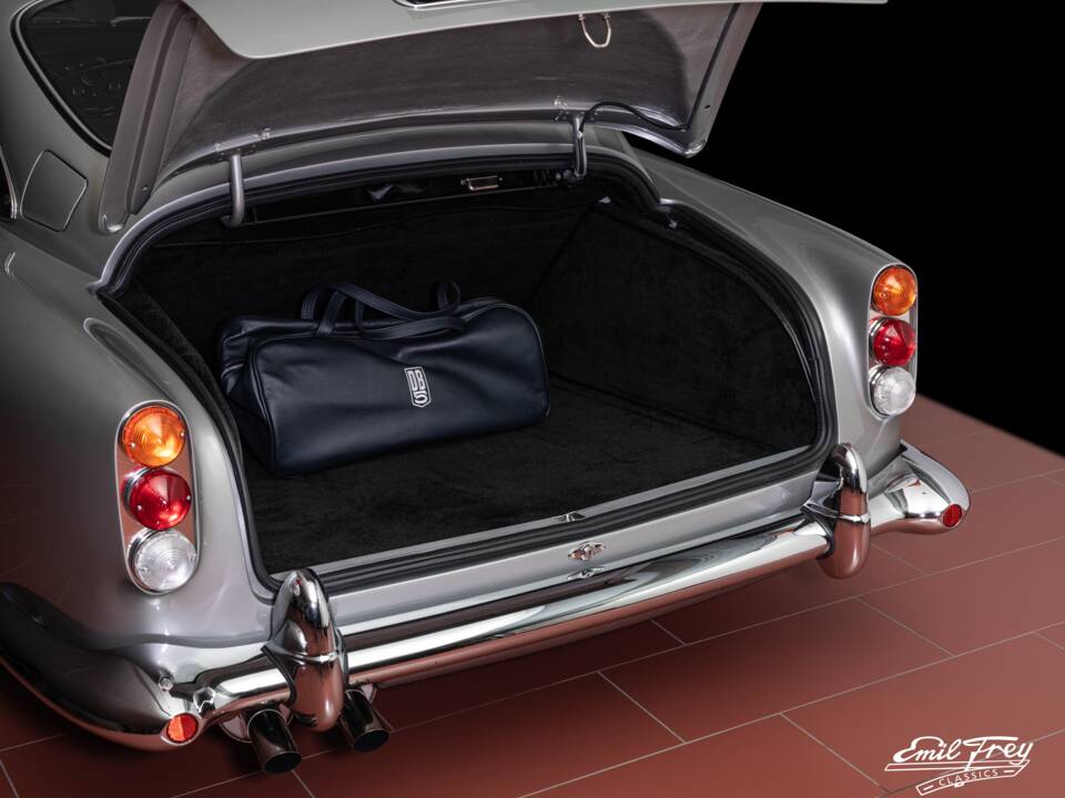 Image 6/10 of Aston Martin DB 5 Vantage (1965)