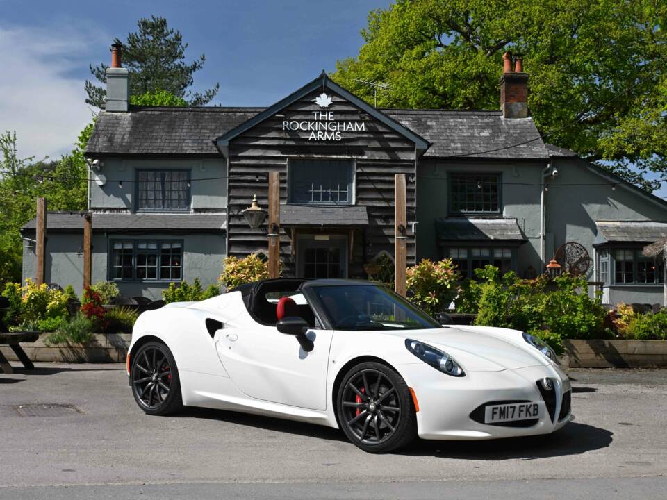 Image 17/50 of Alfa Romeo 4C Spider (2017)
