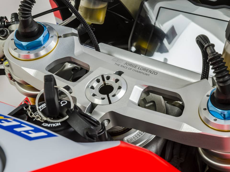 Image 13/21 of Ducati DUMMY (2018)