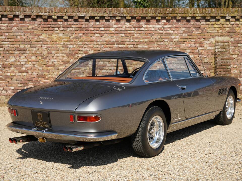 Image 2/50 of Ferrari 330 GT 2+2 (1965)