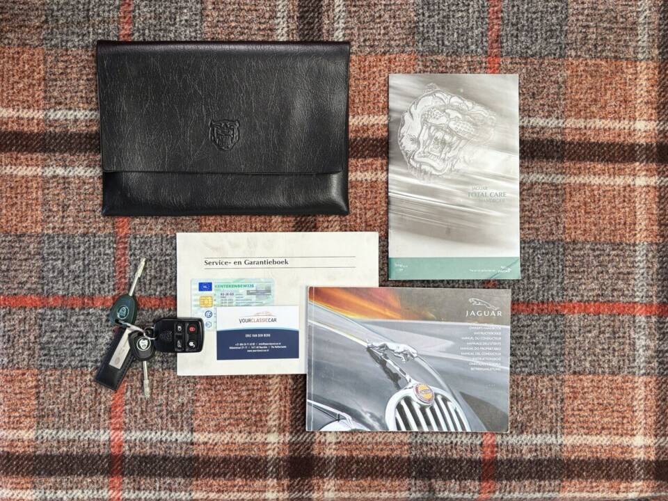 Image 22/28 de Jaguar XKR (2002)