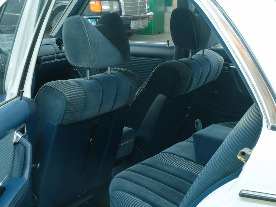 Bild 18/50 von Mercedes-Benz 230 (1977)