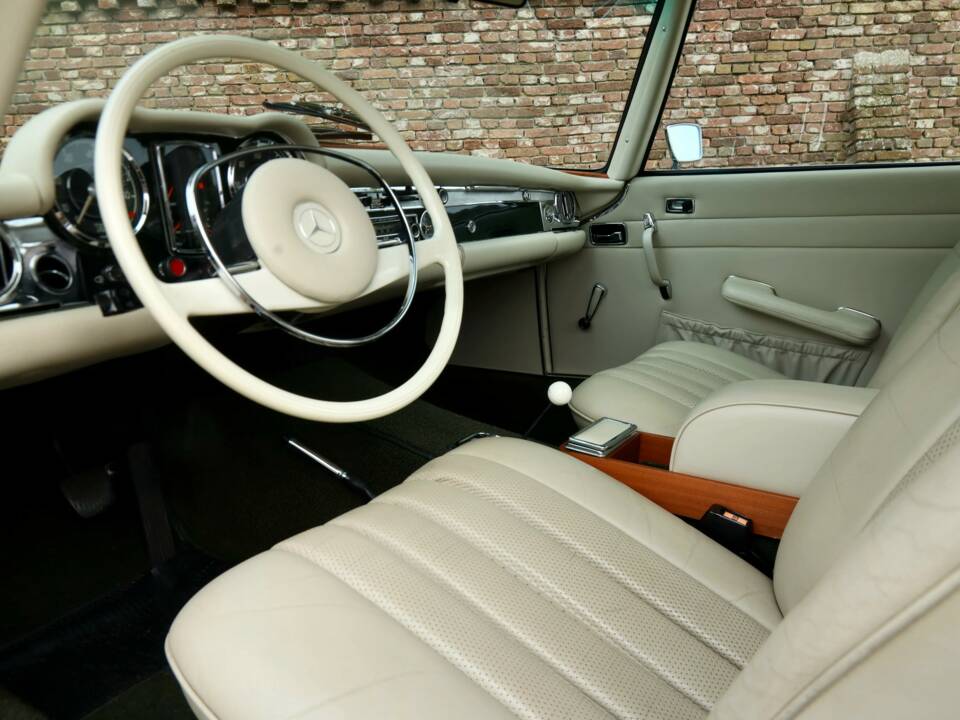 Bild 24/50 von Mercedes-Benz 280 SL (1970)