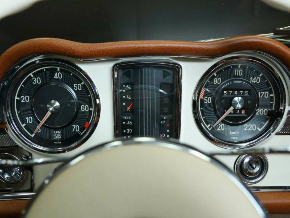 Image 16/50 of Mercedes-Benz 230 SL (1965)