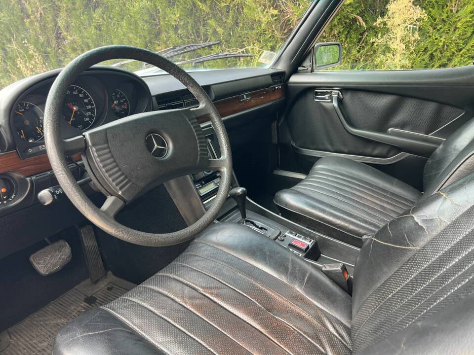 Image 2/8 of Mercedes-Benz 280 SE (1977)