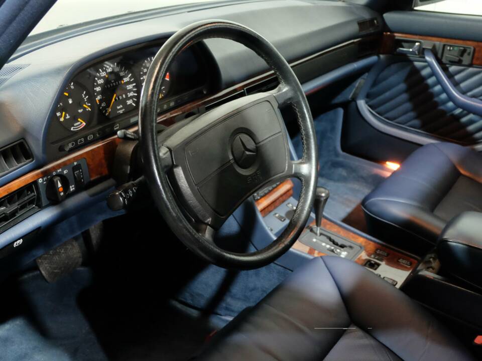 Afbeelding 4/32 van Mercedes-Benz 560 SEL (1990)