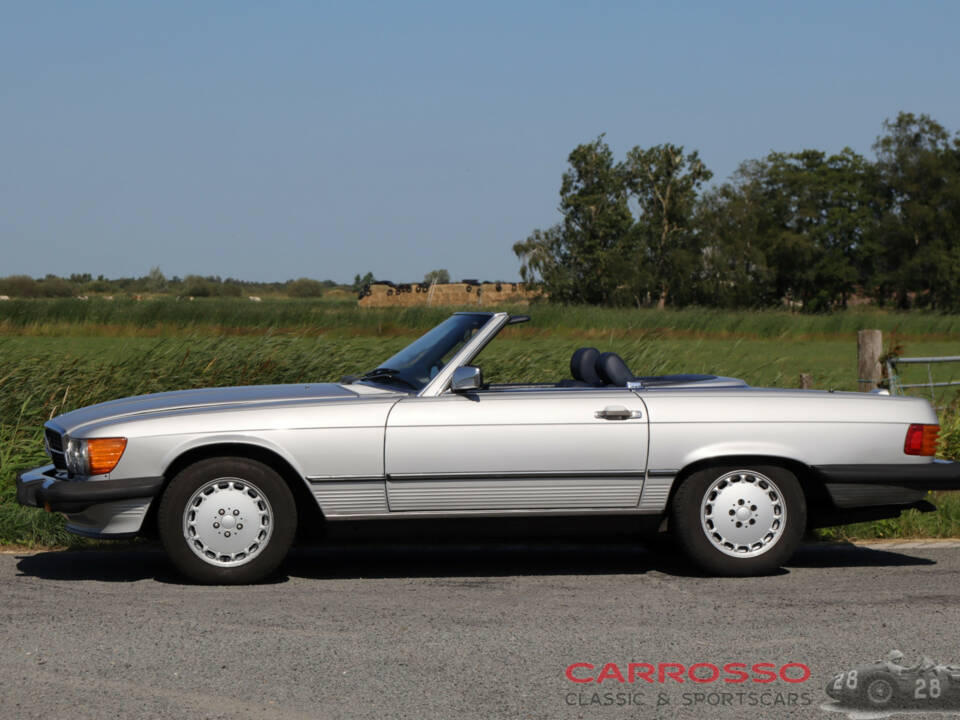 Image 32/50 of Mercedes-Benz 560 SL (1988)