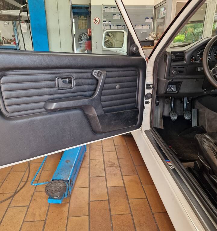 Image 23/70 of BMW M3 (1990)