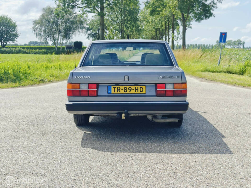 Immagine 7/40 di Volvo 760 (1988)